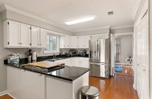 Saint Simons Heights Haus | Hosting Long Term Renters, FLETC and big dog friendly. Sleeps 8