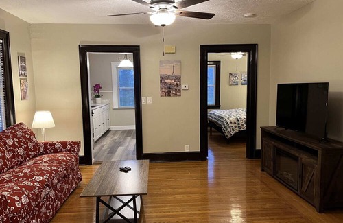 Norwood Haus | Hunter #2, Private One Bed near Xavier & Downtown