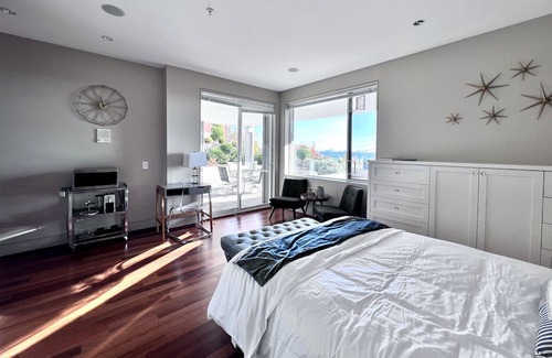 West Vancouver Wohnung | Ocean View Luxury Suit Room With Patio