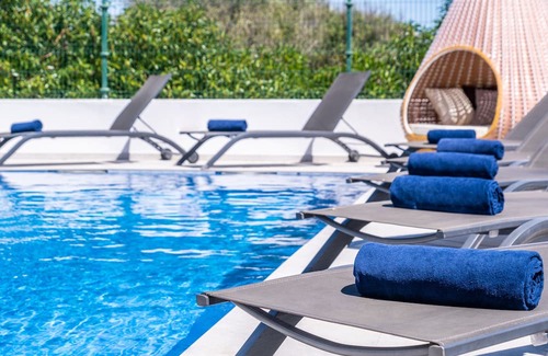 Pera Villa | FABULOUS VILLA, SEA VIEWS, CINEMA ROOM, WIFI, A/C, HEATABLE POOL, JACUZZI & BBQ