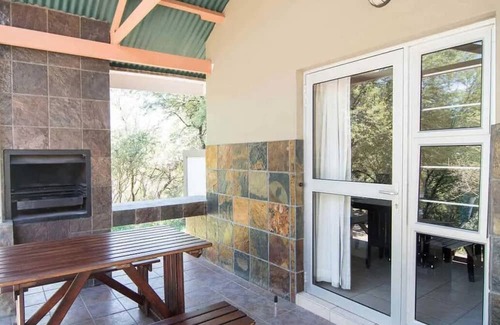 Windhoek Haus | Ideal Location! Spacious Accommodation, Pools, Short Drive to Maerua Mall!