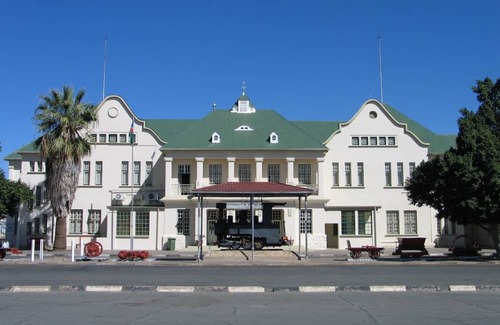 Windhoek Haus | Explore Windhoek! 2 Relaxing Units w/ Kitchenette, Pool, Near Alte Feste Museum!