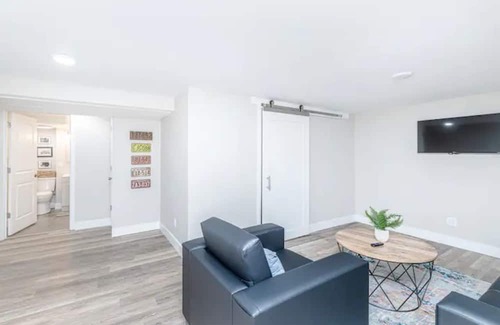 Columbia Haus | Remodeled and centrally located home in Columbia