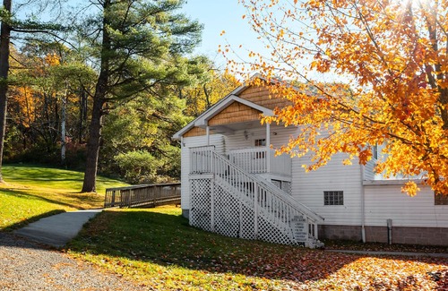 Farmington Haus | JV Thompson | Jacuzzi Tub Historic Inn Room
