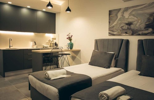 Trikomo Wohnung | Studio Flat w Pool, Balcony Near Beach in Iskele