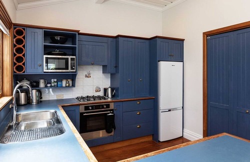 New Plymouth Villa | Villa on Courtenay - A short stroll to The CBD