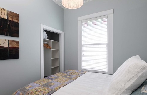 New Plymouth Villa | Villa on Courtenay - A short stroll to The CBD