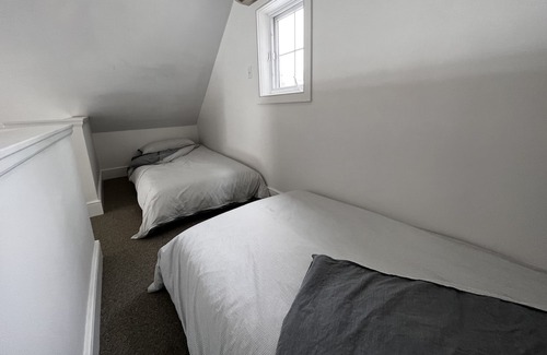 Adjala-Tosorontio Sonstige | The MEADOWLARK Guest house | Character-filled farm guest house on 8 acre