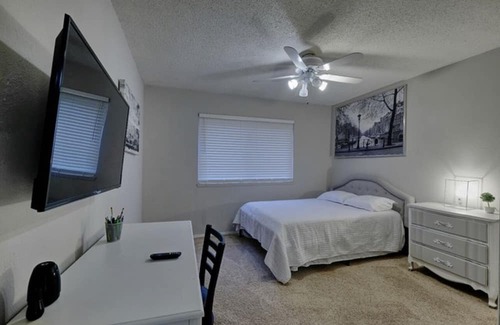 Bedford Haus | Lovely house near DFW!