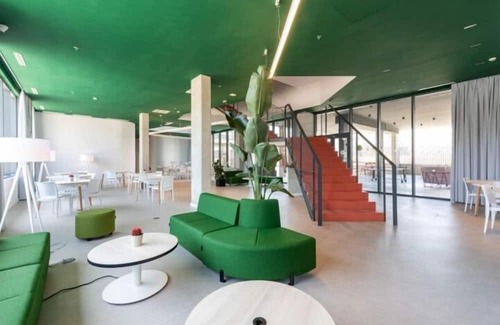 Milagrosa Wohnung | Modern Room with High-Speed Wi-Fi in Pamplona