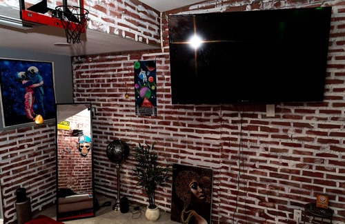 Temple Crest Wohnung | Space jam experience Busch gardens!