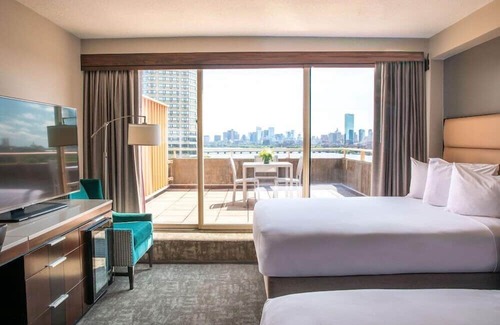 MIT Haus | King Room at a 4⭐️ Hotel