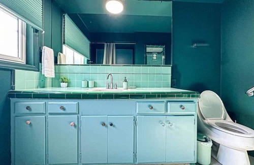 San Fernando Haus | Gorgeous 6 BR House With Pool - Lou-SF