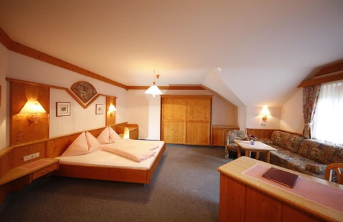 Pichl-Preunegg Sonstige | Large double room with shower, toilet up to 2 nights - bank host