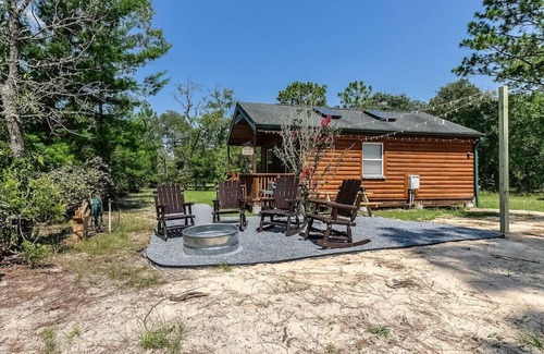 Homosassa Kabine | A/C, Firepit, Grill, Pet Friendly
