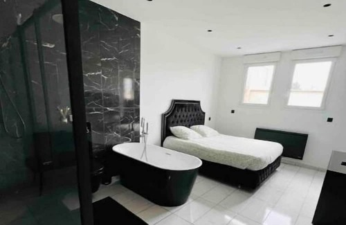 Livry-Gargan Wohnung | Très Grand Appartement / Sauna / Charles de Gaulle