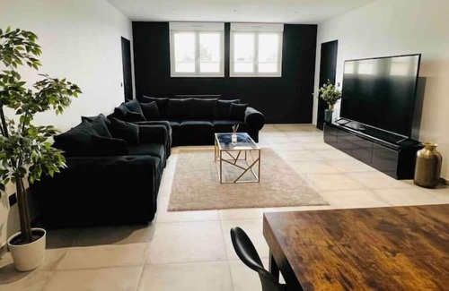 Livry-Gargan Wohnung | Très Grand Appartement / Sauna / Charles de Gaulle