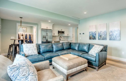 Mayfield Haus | 🏞️ Side-by-Side Serenity Lakefront Homes w/ Hot tub