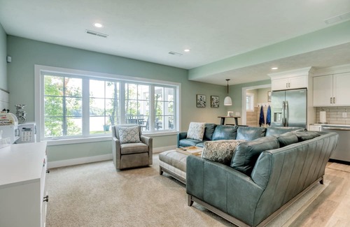 Mayfield Haus | 🏞️ Side-by-Side Serenity Lakefront Homes w/ Hot tub