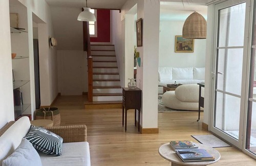 Neuilly-sur-Seine Haus | Villa Piscine aux Abatilles sleeps 8 near Arbousiers beach