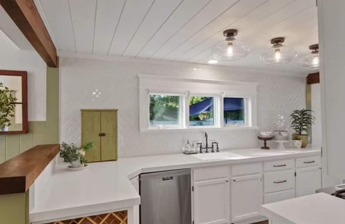 Coeur d'Alene Hütte | Cozy cottage with historic charm steps from Lake Coeur d’Alene!