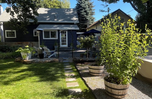 Coeur d'Alene Hütte | Cozy cottage with historic charm steps from Lake Coeur d’Alene!