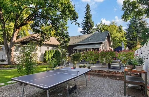 Coeur d'Alene Hütte | Cozy cottage with historic charm steps from Lake Coeur d’Alene!