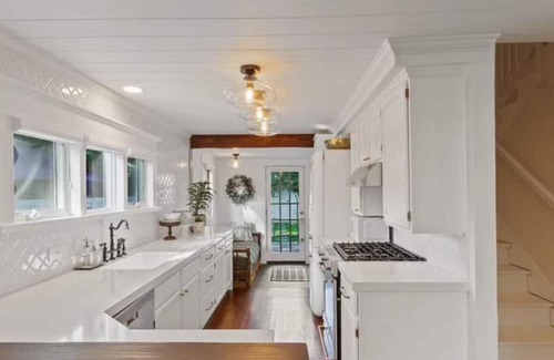 Coeur d'Alene Hütte | Cozy cottage with historic charm steps from Lake Coeur d’Alene!