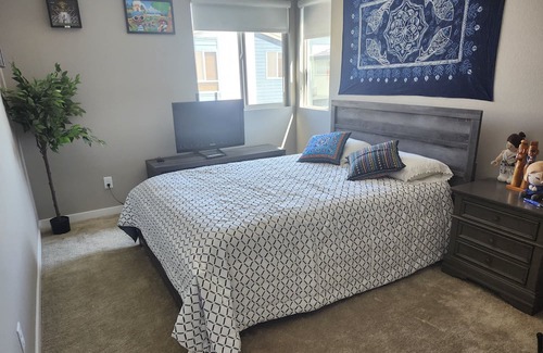 Henderson Haus | 3Br/2.5 Ba Townhome 20 mins from Vegas Strip