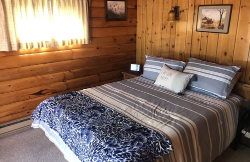 Schroon Lake Kabine | Escape to the Lake and Relax on the Private Beach