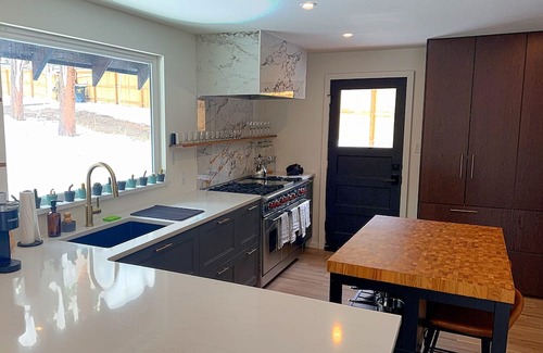 Evergreen Kabine | Escape to a Serene Mountain Getaway: Your Perfect Retreat Awaits in Evergreen CO