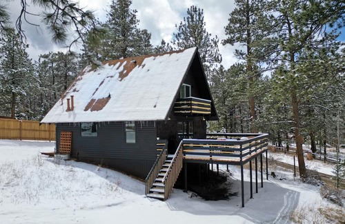 Evergreen Kabine | Escape to a Serene Mountain Getaway: Your Perfect Retreat Awaits in Evergreen CO
