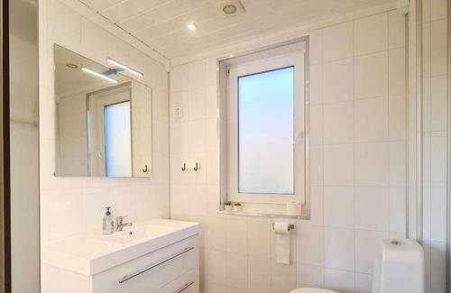 Lonevag Haus | 5 person holiday home in LONEVÅG