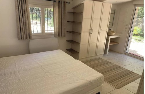 Mejannes-le-Clap Haus | Holiday home - 7-8 person(s) - quiet - large fenced property