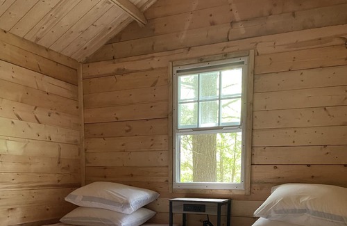 Hastings Highlands Kabine | Lake front cabin, with a seperate cabin with kitchenette and a bathroom.