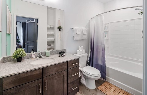 Avery Creek Wohnung | South Asheville Getaway Private Balcony Apt 2