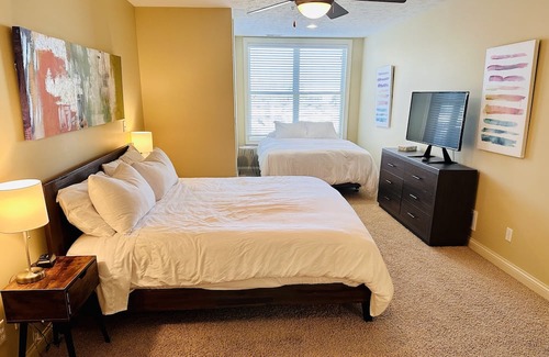 Saint Joseph Wohnung | Beautiful downtown condo with marina views, minutes from the beach