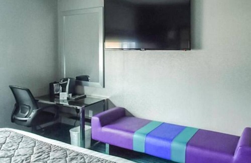 West Bronx Hotel | Umbrella Hotel