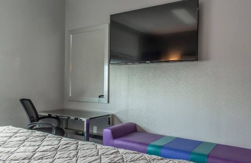 West Bronx Hotel | Umbrella Hotel