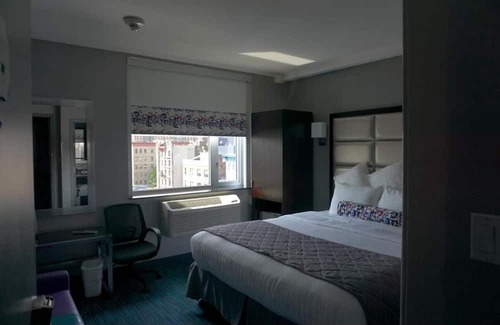 West Bronx Hotel | Umbrella Hotel