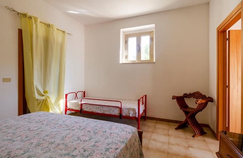 Mattinata Wohnung | Enjoy a magnificent view of the sea from this vacation apartment.