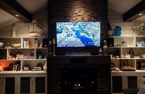 Keswick Haus | Large bungalow minutes to lake Simcoe with all the amenities you could ask for!