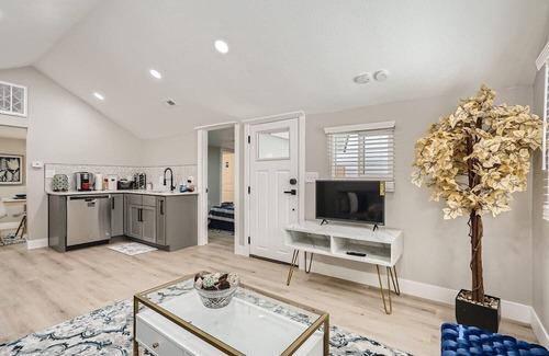 Kipling Haus | Updated Clean Retreat Next to Beautiful Creek and Trail