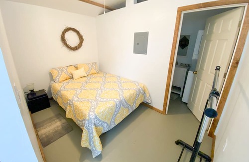 Throckmorton Hütte | Cow Co. Cottages - One Block Away From Downtown Shopping, Dining, & More!