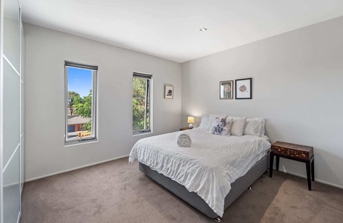 East Bendigo Haus | Top End Poolside | Holiday Home
