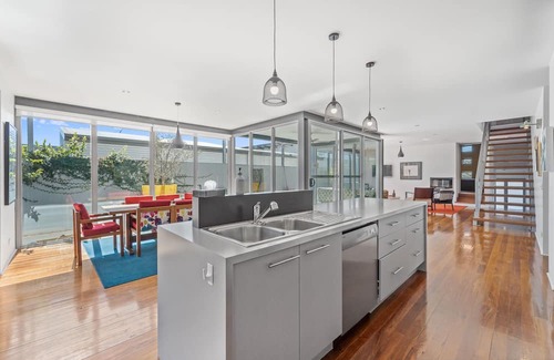 East Bendigo Haus | Top End Poolside | Holiday Home