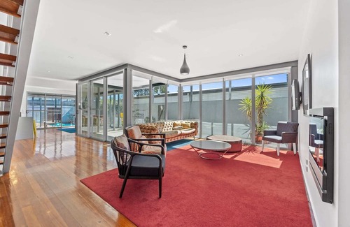 East Bendigo Haus | Top End Poolside | Holiday Home