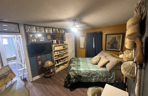 Lyon County Haus | Owen’s Oasis with laundry gym massage and lounge