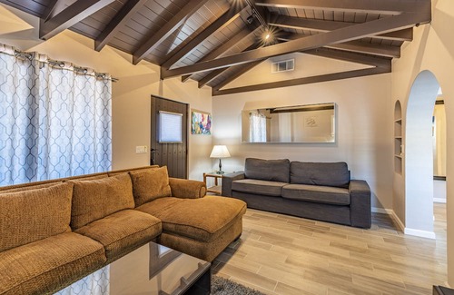 Tucson Haus | Modern, new house. One Block from Campus