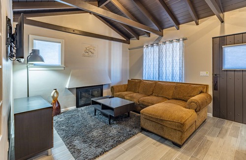 Tucson Haus | Modern, new house. One Block from Campus